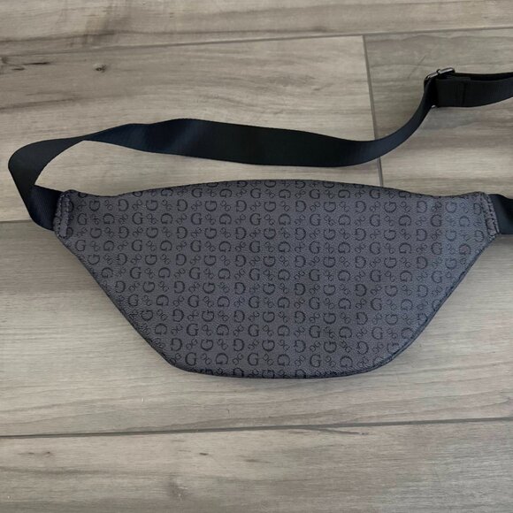 Guess Fanny Pack - Picture 2 of 3